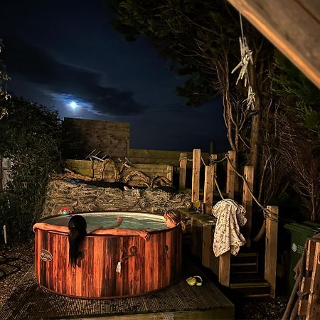 Brynglas Cottage With Hot Tub, Anglesey. Llanfachraeth Exterior photo