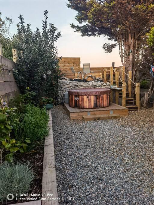 Brynglas Cottage With Hot Tub, Anglesey. Llanfachraeth Exterior photo