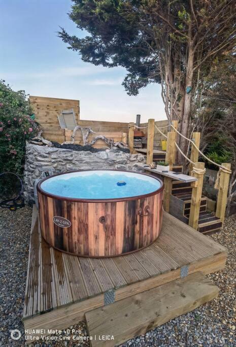 Brynglas Cottage With Hot Tub, Anglesey. Llanfachraeth Exterior photo